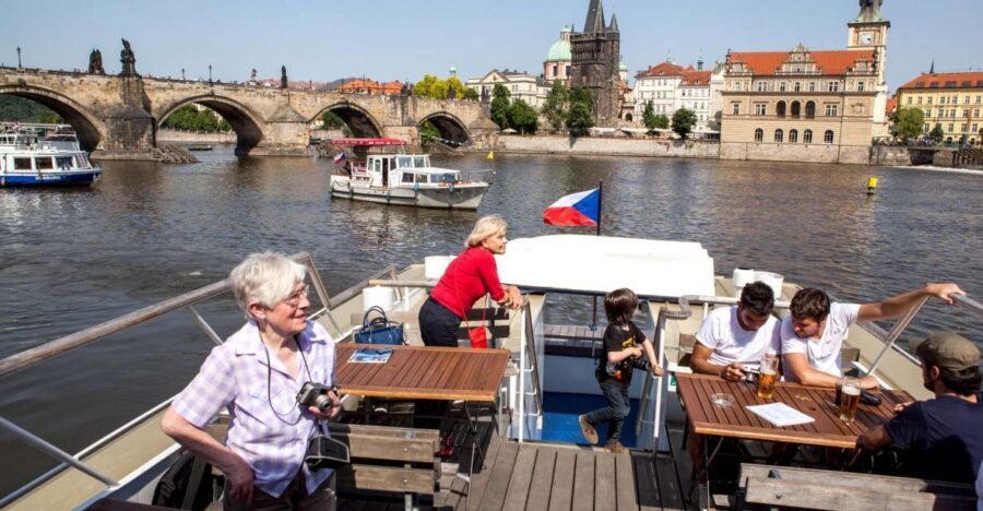 Prague Cruise: 1-Hour on the River Vltava - Audio guide in Czech, English, German, and Russian: what it gets right