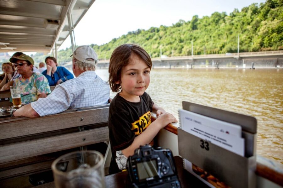Prague Cruise: 1-Hour on the River Vltava - Onboard drinks and light refreshments: plan your budget