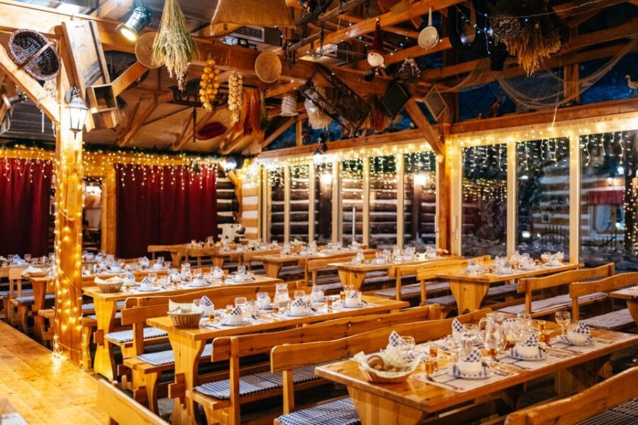 Prague: Dinner with Folk Show and Open Bar - A 3-hour Prague night built around Czech folk dance and a real meal