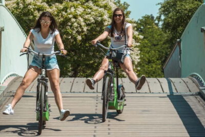 Prague E-Scooter City Tour: Regular or Fat Tire - Training, helmets, and how the ride starts smoothly