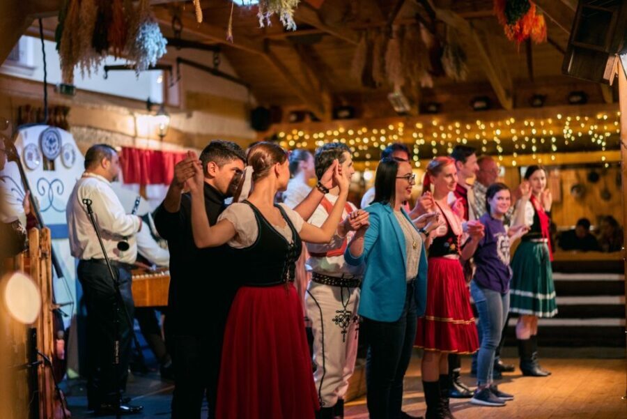 Prague: Evening Folklore Garden Party with Traditional Menu - The unlimited drinks: how to pace yourself