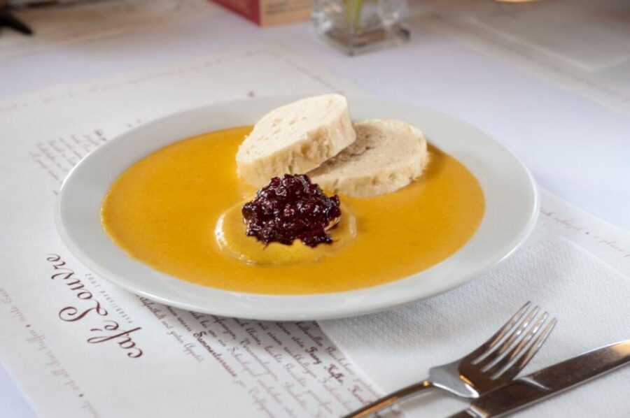 Prague: Food and Beer Guided Walking Tour with Tastings - How the 210 minutes feels in real life: long, but not rushed