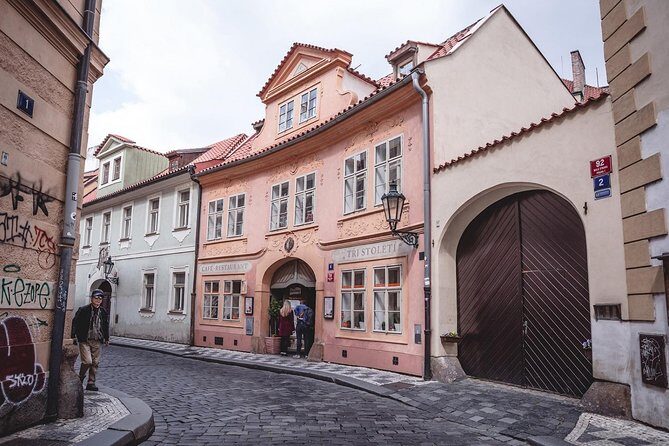 Prague Food Tour with 10 Tastings of Authentic Czech Classics - Guides who turn food into stories (and where you’ll notice it)
