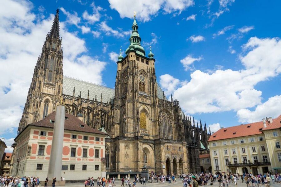 Prague: Full-Day Old Town, River Cruise & Prague Castle Tour - Old Town Sights Without the Chaos: How the Guide Keeps It Understandable