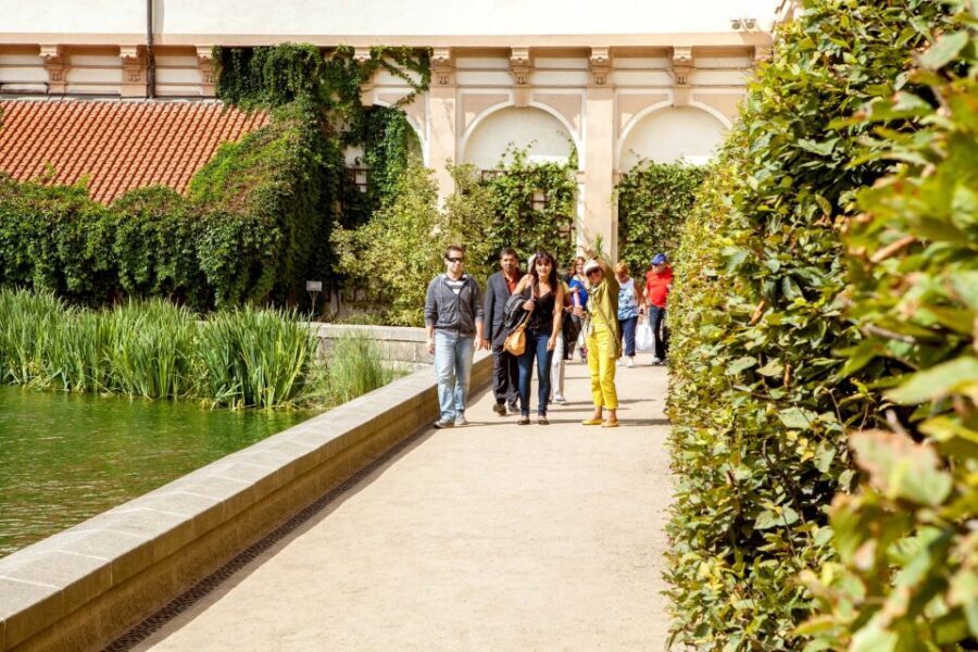 Prague: Full-Day Sightseeing Tour with Cruise and Lunch - Key things to know before you go