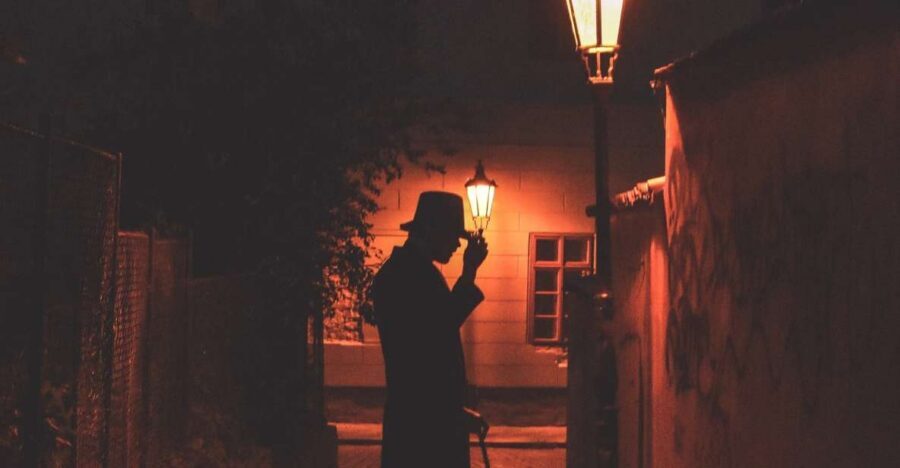 Prague: Ghost Tour - The storytelling style: how the guide keeps legend and history working together