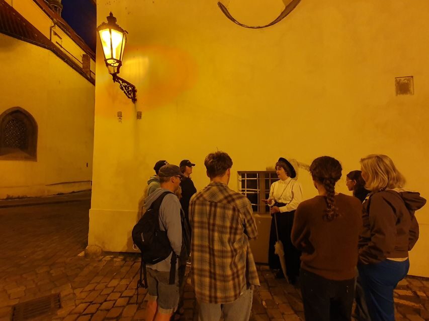 Prague: Ghost Tour - Old-New Synagogue and the Old Jewish Cemetery: weight, respect, and context