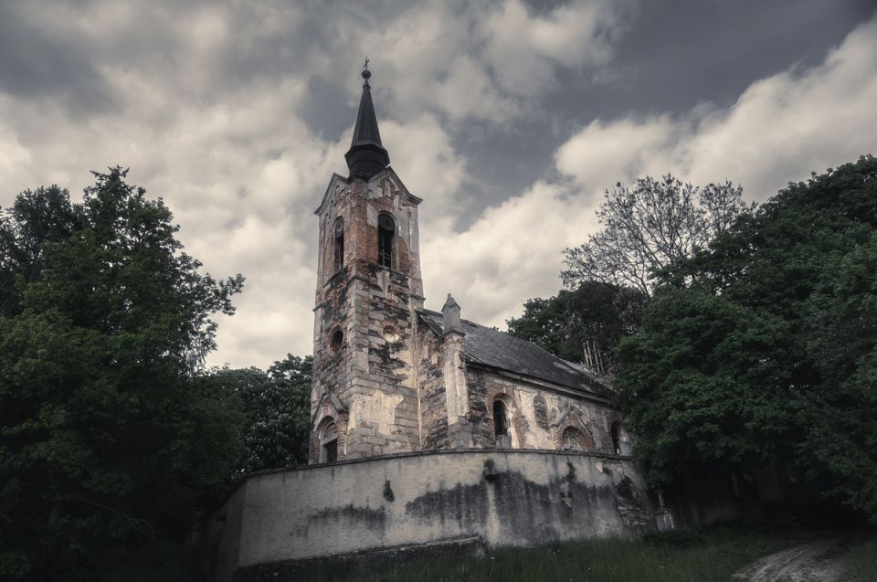 Prague: Ghost Walking Tour - Crime, Passion, Betrayal, Revenge: What You Hear