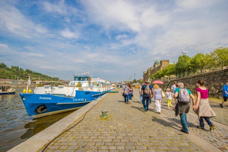 Prague: Guided Bus & Walking Tour with River Cruise & Lunch - Old Town Square in 75 minutes: enough to feel it, not enough to linger