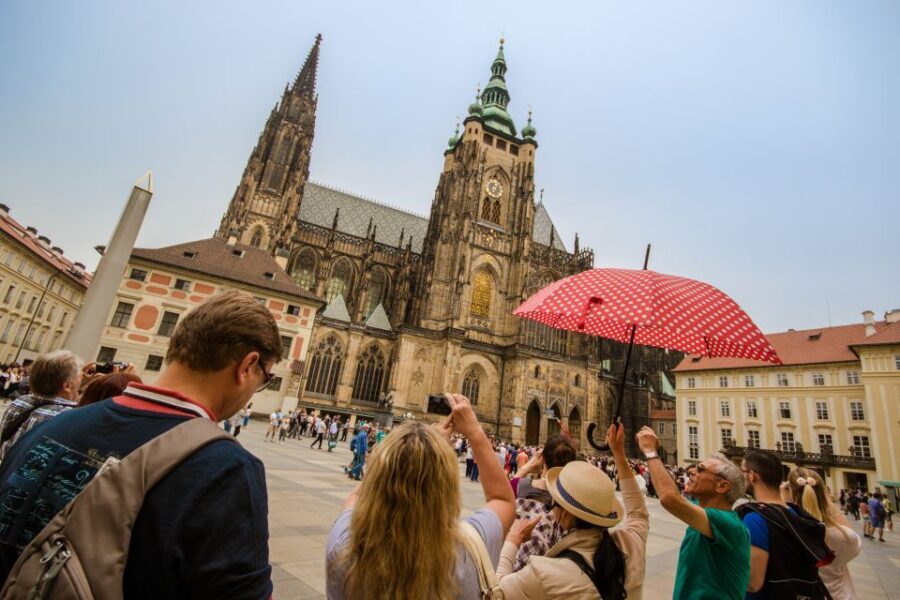 Prague: Guided Bus & Walking Tour with River Cruise & Lunch - Price and value: why $135 makes sense for this mix