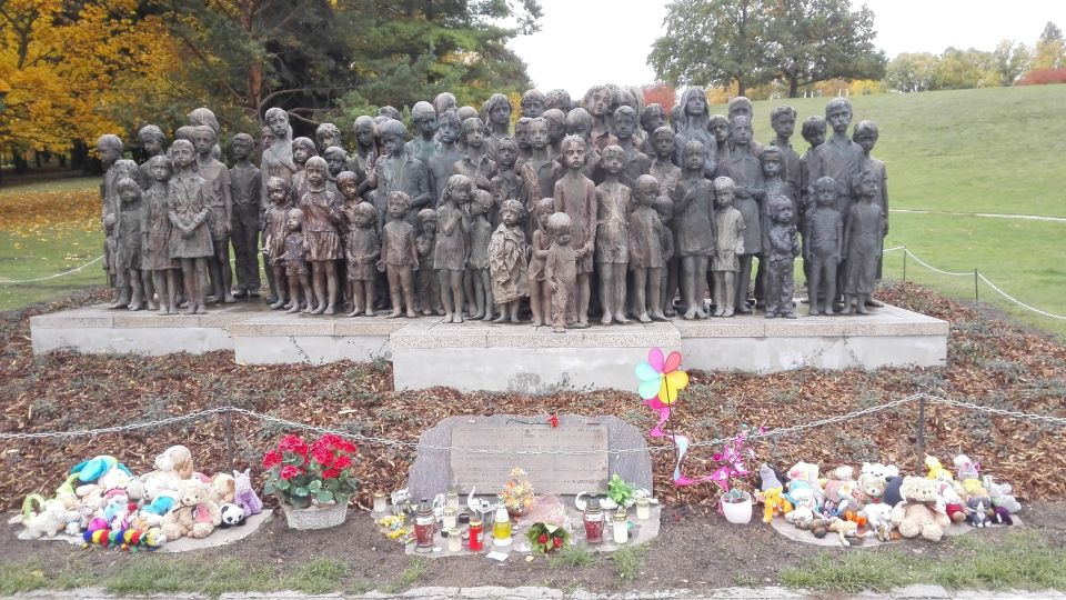 Prague: Guided Operation Anthropoid Tour with Lidice - The Crypt Where 7 Paratroopers Hid