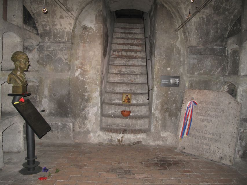 Prague: Guided Operation Anthropoid Tour with Lidice - Languages, Transport, and Group Size: The Practical Stuff That Affects Comfort