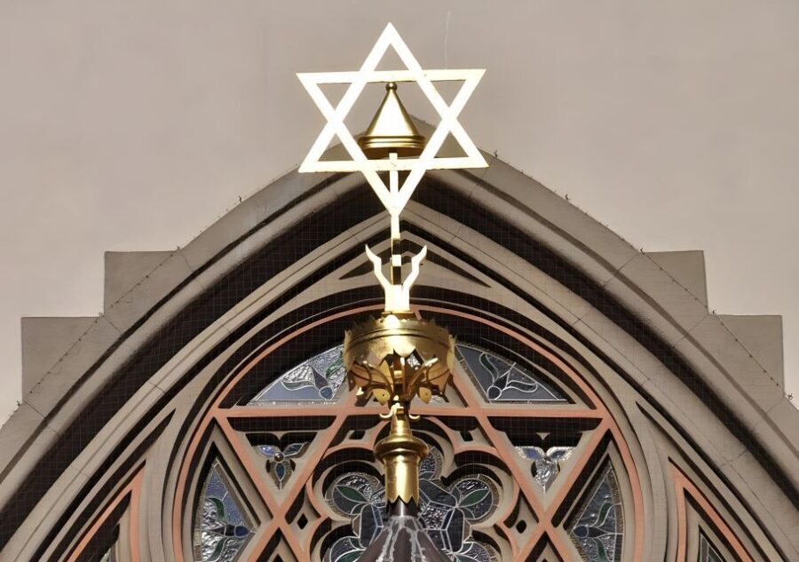 Prague: Guided Tour inside the Jewish Cemetery & Synagogues - Key highlights in 5 minutes