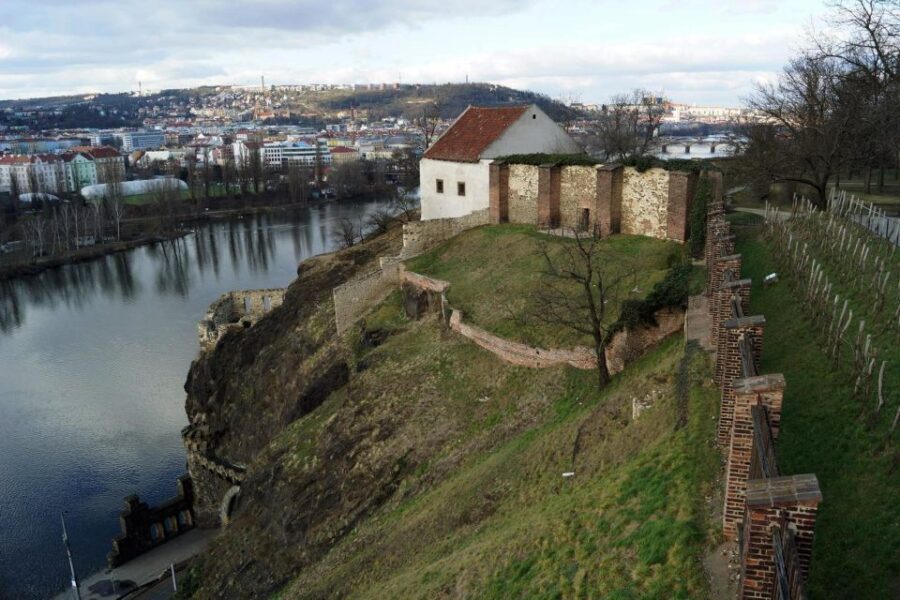 Prague: Guided tour to the historic fortress of Vyšehrad - The cemetery of Vyšehrad: Czech music’s most famous names