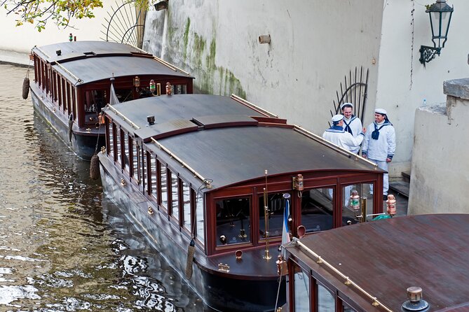 Prague Guided Walking Tour and Cruise with Authentic Czech Lunch - The Jewish Quarter and Old Town Square Lunch: Where the Stories Land