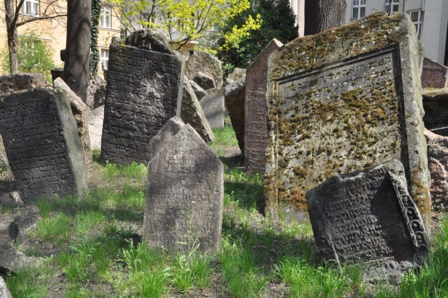 Prague: Guided Walking Tour of Prague's Jewish Quarter - Old-New Synagogue: The 13th-Century Anchor Stop