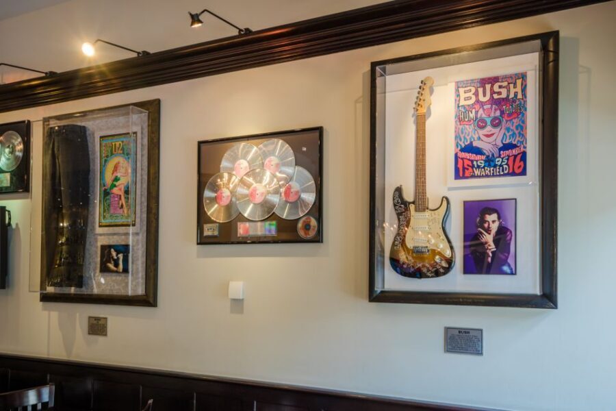 Prague: Hard Rock Cafe with Set Menu for Lunch or Dinner - What You’ll Eat: Burgers, BBQ Ribs, Sandwiches, and Chocolate Cake