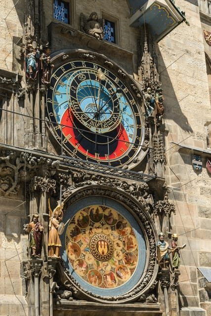 Prague: Highlights of Prague Private Half-Day Tour by Car - Entering the Prague Castle zone with smart walking and clear priorities