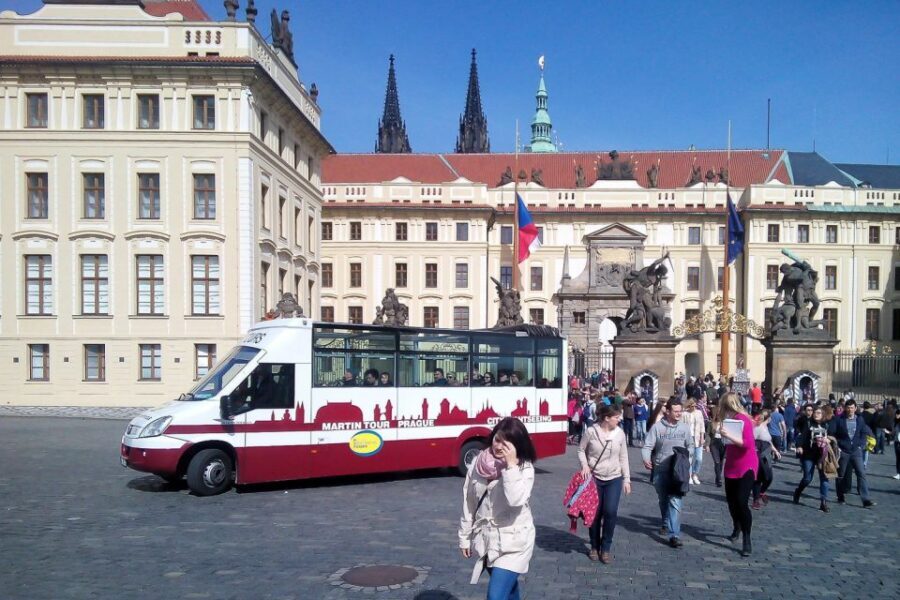 Prague: Historic City Center Bus Tour with Top Sights - Josefov (Jewish Town) and the Gothic touch of St. Agnes Monastery