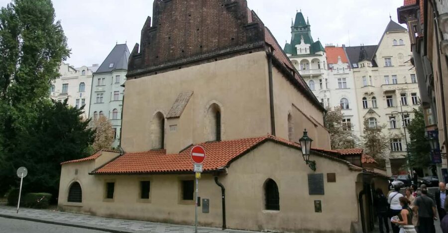 Prague: Jewish Quarter and Museum Guided Tour - Jewish Town Hall and the High Synagogue: the place where history feels organized