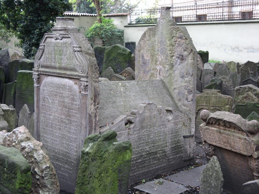 Prague: Jewish Quarter and Museum Guided Tour - Maisel Synagogue and the exhibits: learning to read interior stories