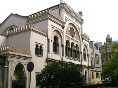 Prague: Jewish Quarter Premium Tour - Meeting at Golem Café: getting your bearings fast
