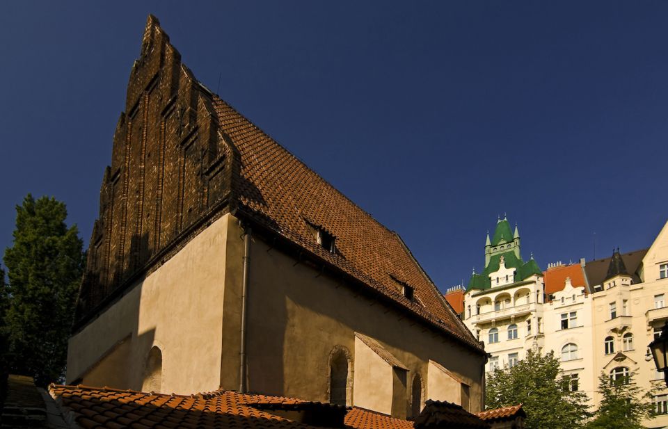 Prague Jewish Quarter Tour in French with Monuments Entrance - How the small-group format makes Josefov make sense