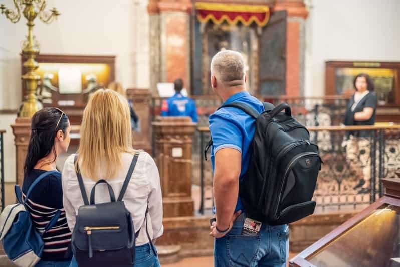 Prague: Jewish Quarter Walking Tour with Admission Tickets - Maisel and Pinkas: first synagogue stops and how the guide frames the Quarter