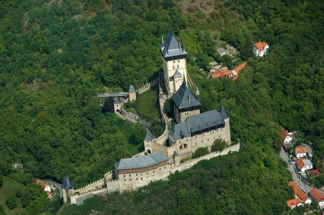 Prague: Karlštejn Castle Guided Tour with Entry Ticket - Getting There From Prague: Pickup Options and a Smooth Coach Ride