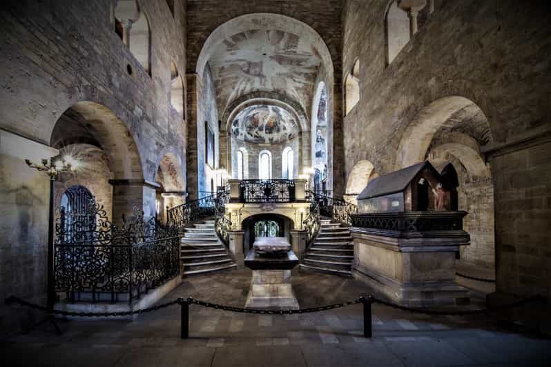 Prague: Klementinum Mirror Chapel Classical Music Concert - Dress for the room: warm clothing, no flash, no video
