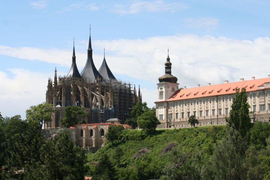 Prague: Kutná Hora, St Barbara's Cathedral and Bone Church - Guide quality: why it can make or break your day