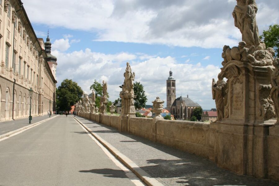 Prague: Kutná Hora, St Barbara's Cathedral and Bone Church - Should you book this Prague to Kutná Hora tour?