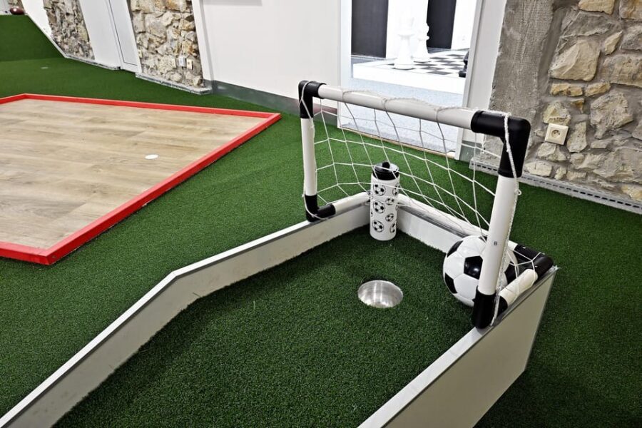 Prague: Mazemania Miniature Golf Experience - Bar Time, Beer Breaks, and the Staff That Keeps It Friendly