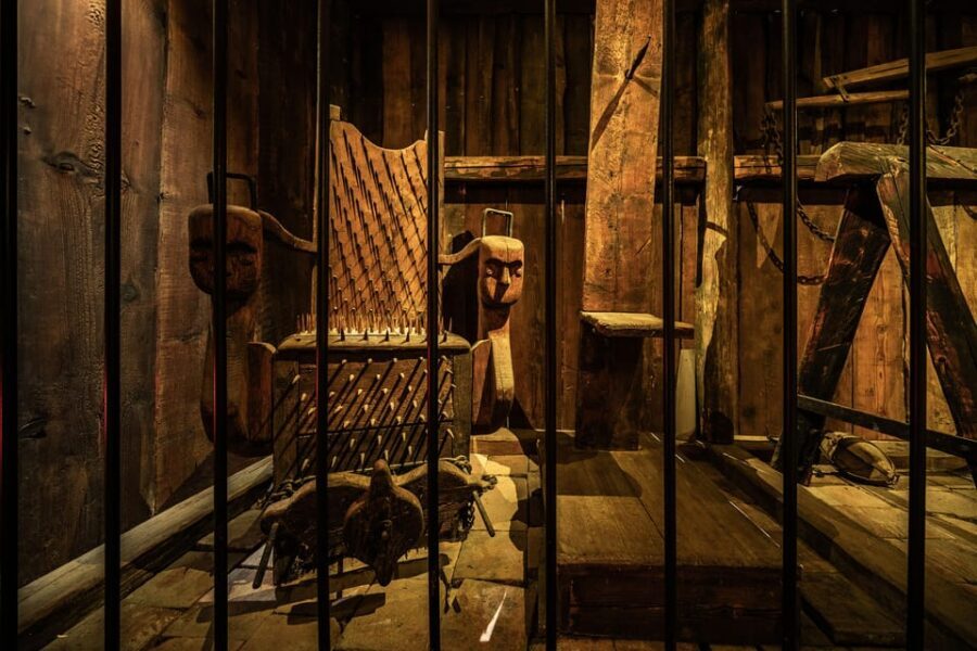 Prague: Museum of Torture Entry Ticket - Language and guidance: English host/greeter support