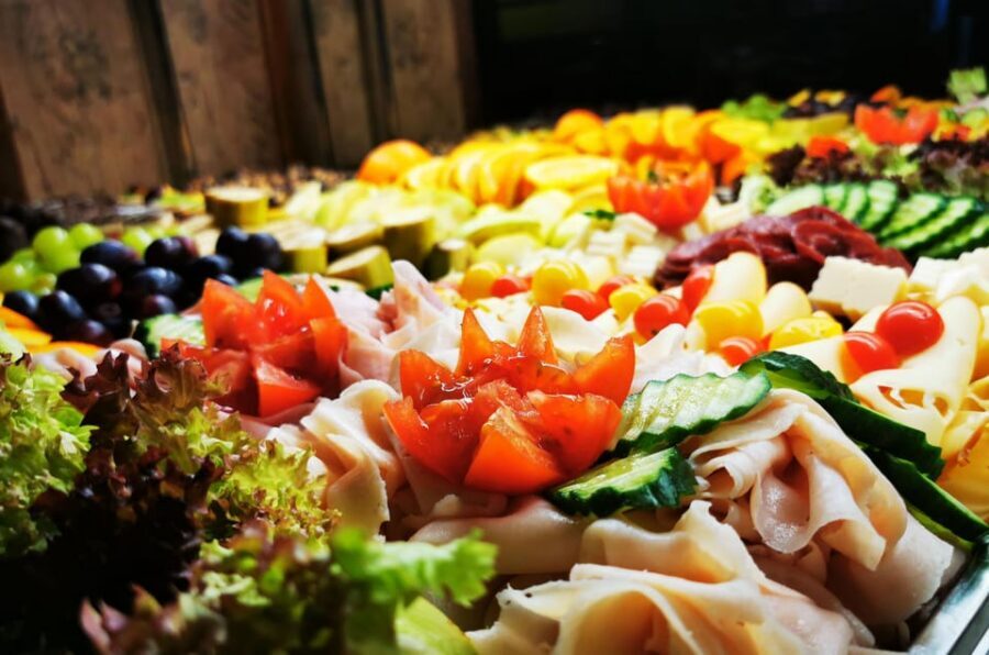 Prague: New Year's Eve Cruise through Midnight - Food and Drinks: A Buffet With Realistic Expectations