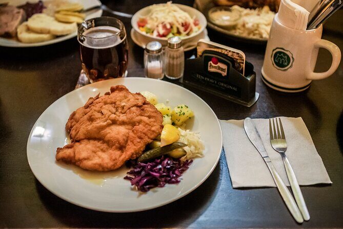 Prague Old Town And Beer Walking Tour Including Dinner - Group size and guide quality: the variable that matters most