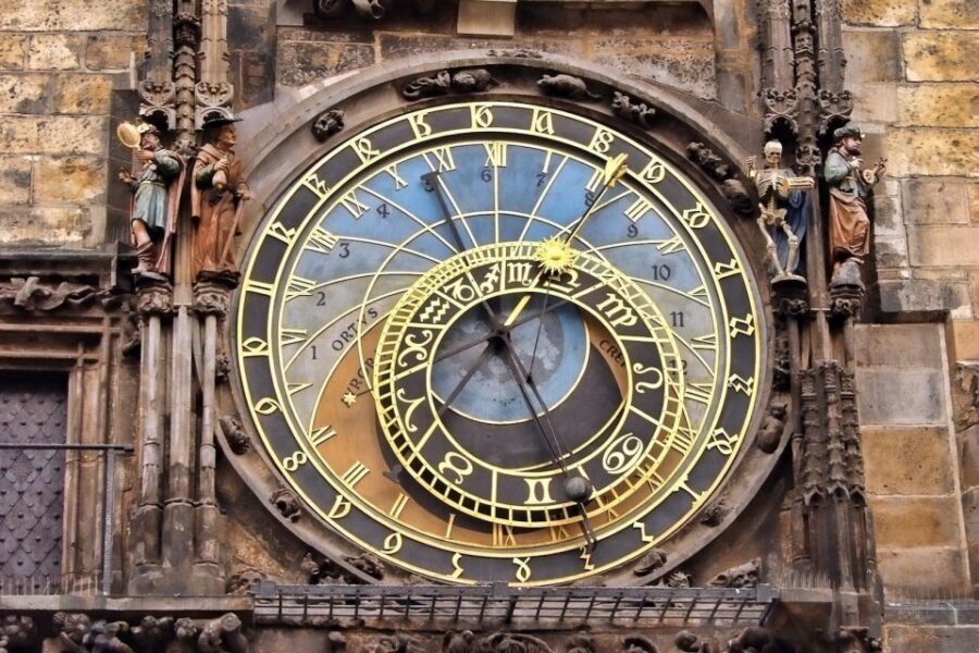Prague: Old Town and Jewish Quarter Guided Tour in German - Old Town Square start: getting your bearings fast