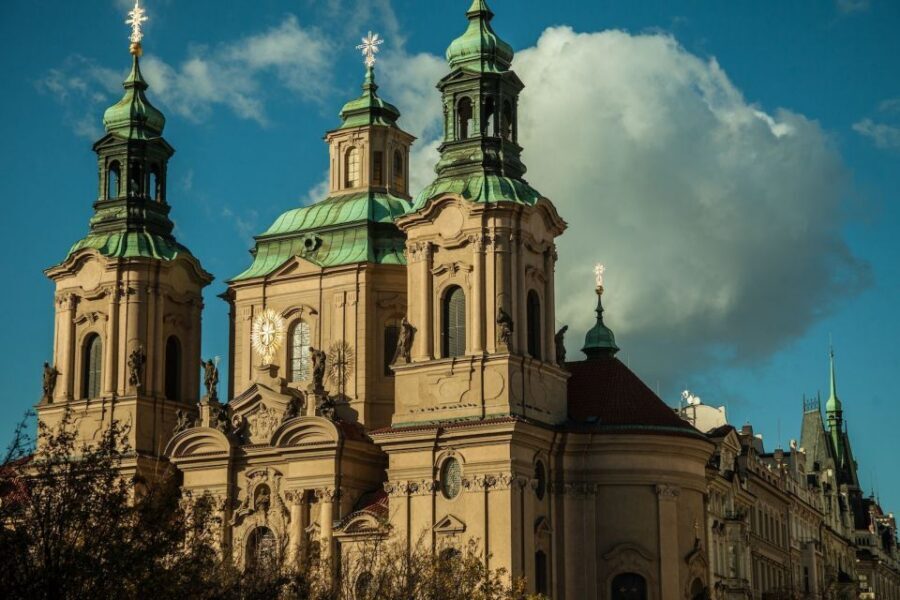 Prague: Old Town and Jewish Quarter Guided Tour in German - Old Town Hall and the Astronomical Clock: what to watch for