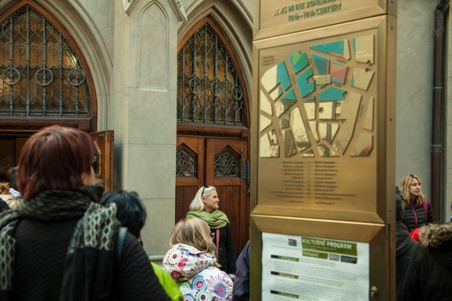 Prague: Old Town and Jewish Quarter Guided Tour in German - Charles Bridge finish: use your remaining time well