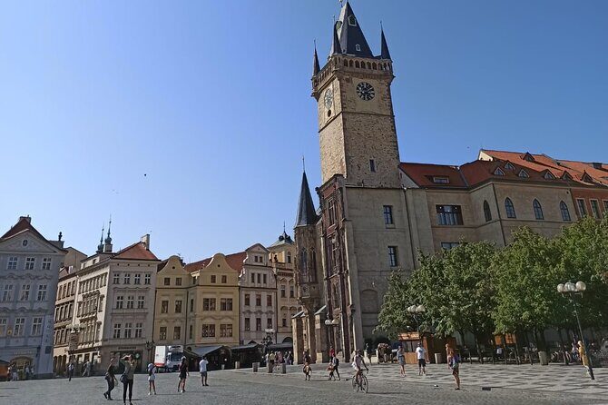 Prague: Old Town and Jewish Quarter Small-Group Tour - Josefov (Jewish Quarter): how to see the area with context
