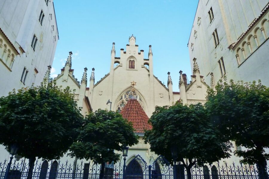 Prague: Old Town and Jewish Quarter Tour - Finding Your Guide by King Charles IV and the Orange Umbrella