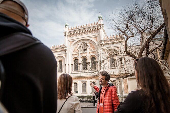 Prague Old Town and Jewish Quarter Walking Tour - Týnská 627/7: A Simple Start That Gets You Oriented