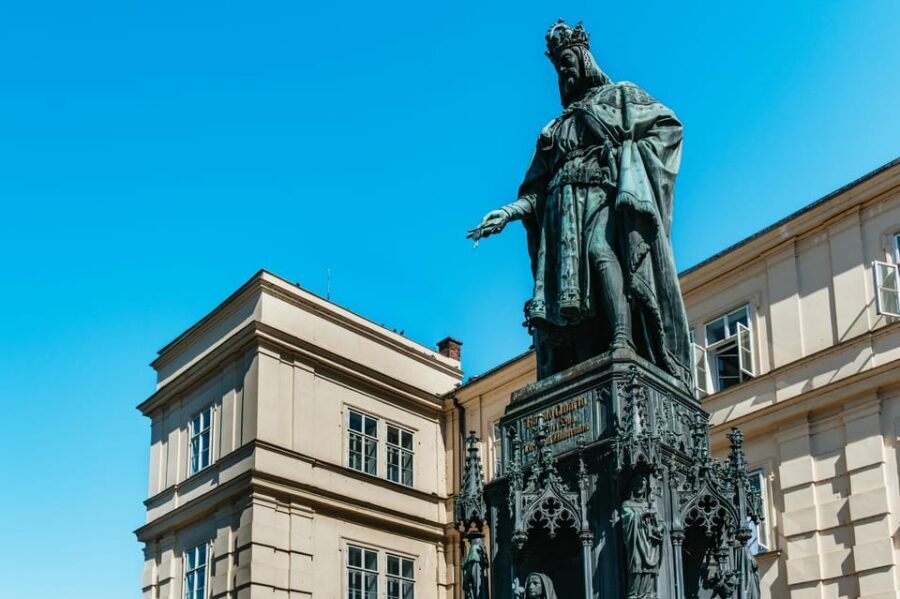 Prague: Old Town, Astronomical Clock and Underground Tour - Two guides, one experience: why the handoff doesn’t derail you
