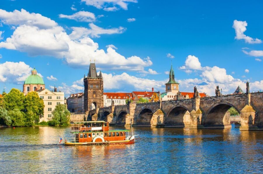 Prague Old Town Family Tour, Attractions, Royal Castle - Starting in Malá Strana: the meeting point that sets the tone