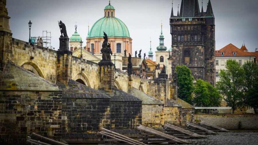 Prague: Old Town Highlights & Hidden Gems Guided Tour - Key things I’d clock before you book
