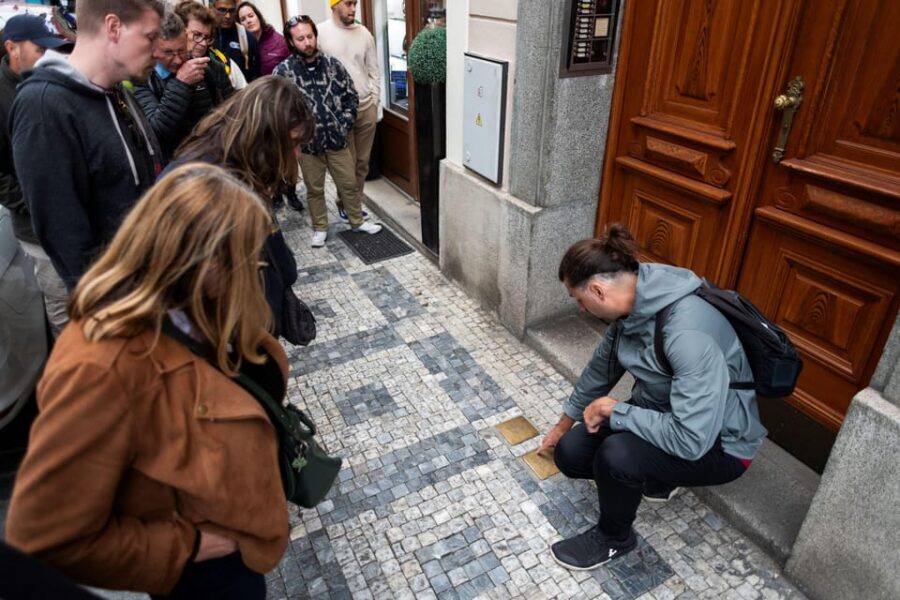 Prague: Old Town, Jewish Quarter & Astro Clock Walking Tour - Guides, Languages, and the Pace You’ll Feel