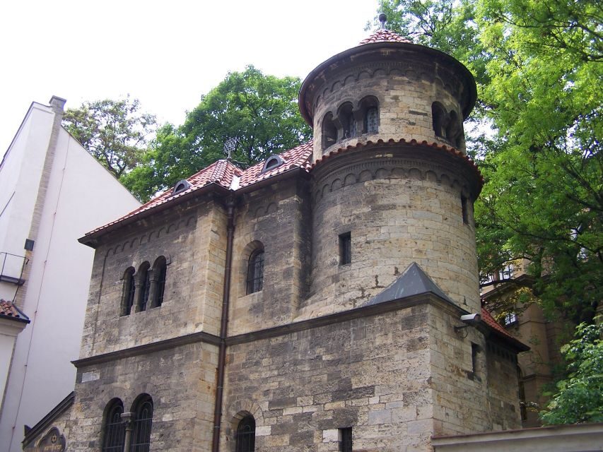 Prague: Old Town, Jewish Quarter & Astro Clock Walking Tour - Why This Old Town and Josefov Walk Works in 150 Minutes