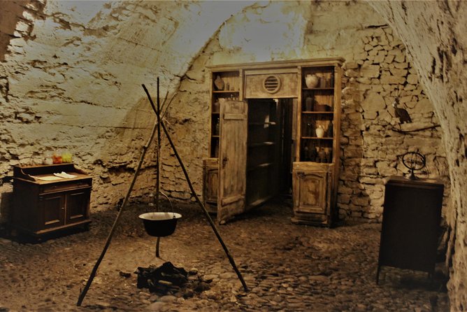 Prague Old Town, Medieval Underground and Dungeon Historical Tour - Hearing the guide: group size can matter underground