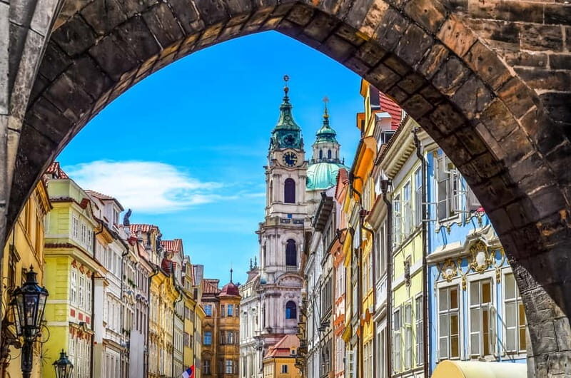 Prague: Old Town, Prague Castle & River Cruise Day Tour - Quick hits before you go