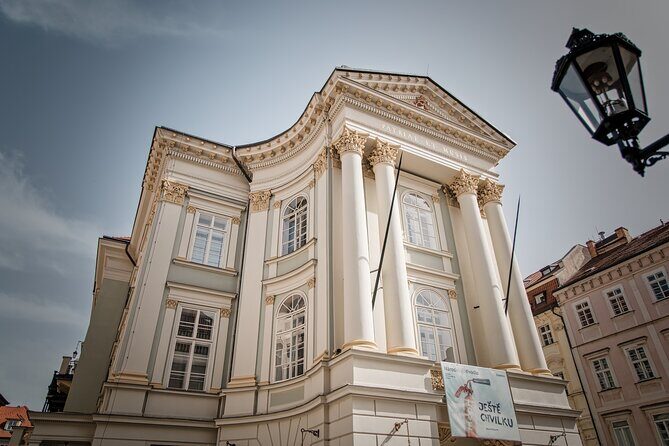 Prague Old Town, River Cruise and Prague Castle Sightseeing Tour Including Lunch - Jewish Quarter Stops: Synagogues, Memorials, and a Walk With Meaning